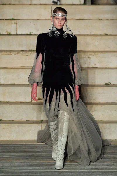 Look 29